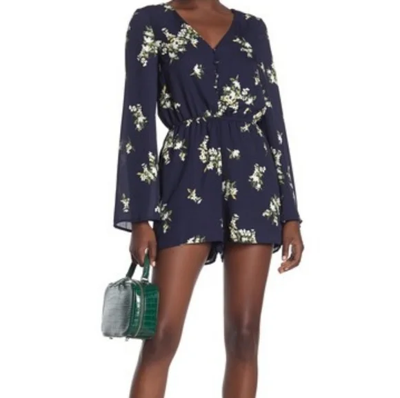 Cupcakes and Cashmere Dorene Romper Medium NWT - Picture 4 of 6